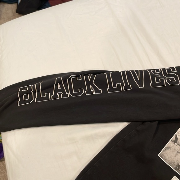 Black Lives Matter CHNGE shirt - Picture 2 of 4